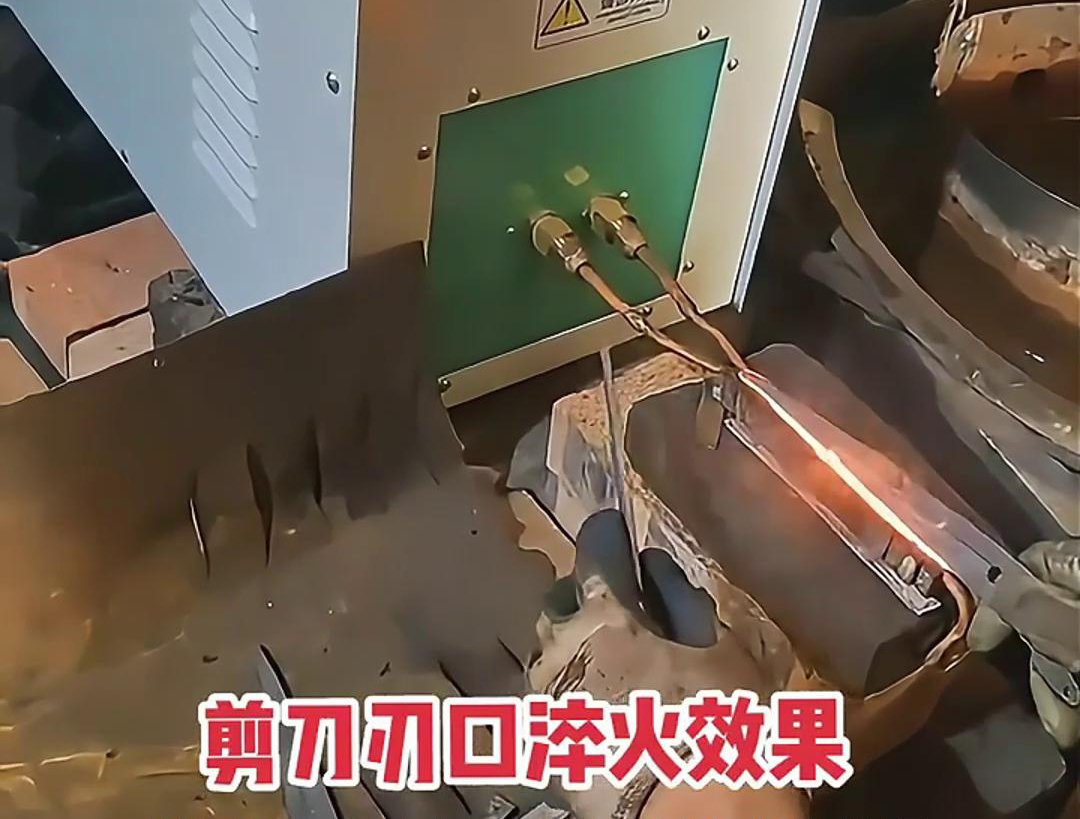剪刀刃口采用高頻機進行淬火熱處理，提升其鋒利度、硬度和耐磨性