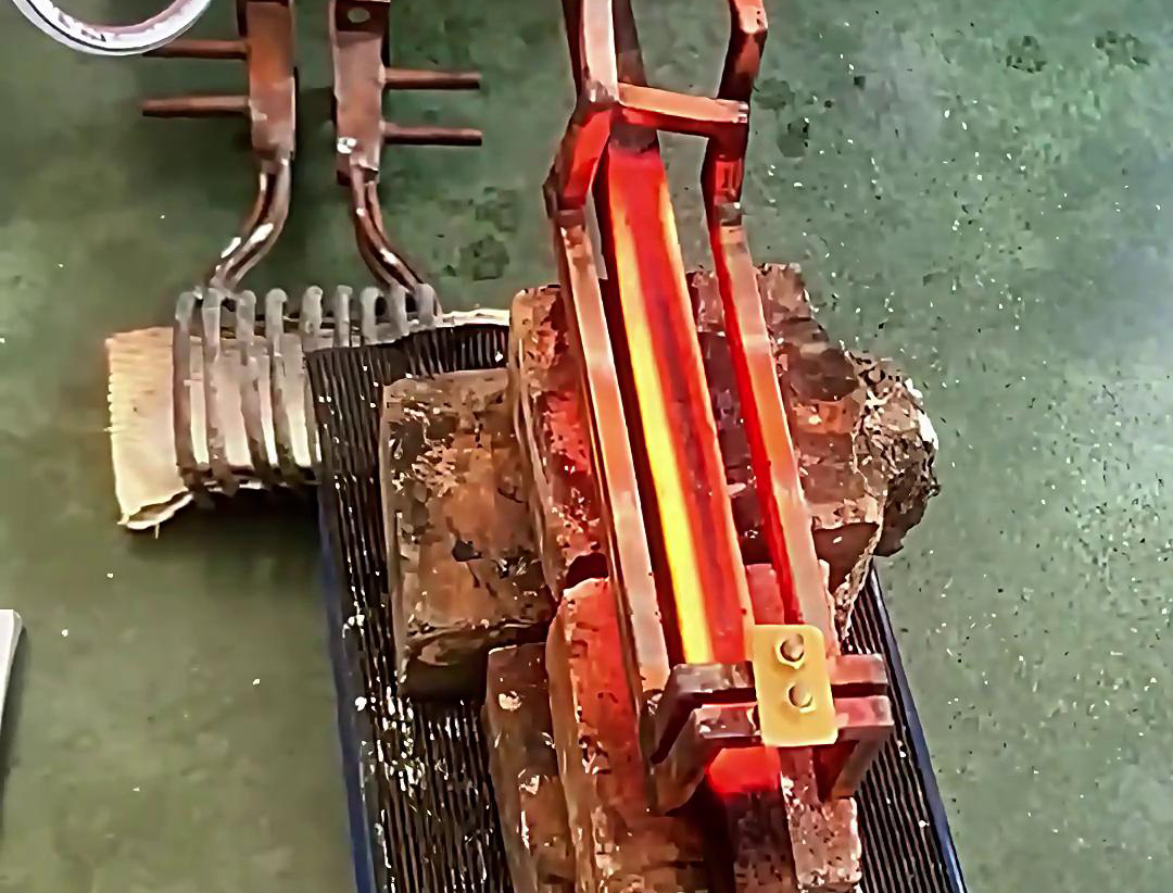 高頻感應加熱機對25mm方鋼加熱測試，哪一種感應加熱線圈會比較好